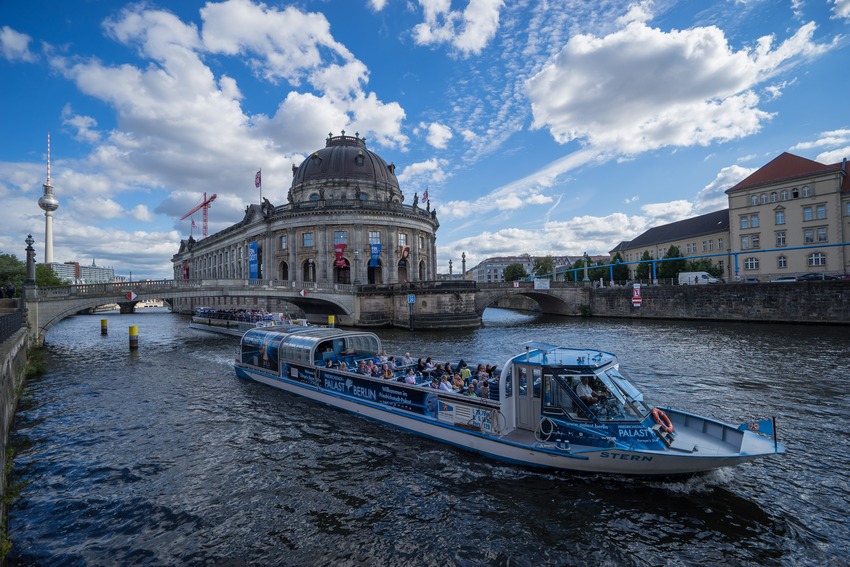 ddoc 389126 2c5f7598bd921d3603ed8c58ce141e34 historical city cruise from friedrichstrae jpeg