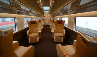 Trenitalia Frecciarossa Executive class, wide leather seat layout