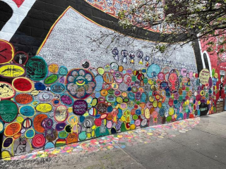 Konosko, explore l’abstraction urbaine avec une poésie visuelle saisissante à Bushwick, quartier de Brooklyn