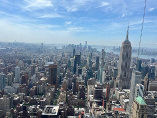 Très belle vue du Summit sur les gratte-ciel de New York par une belle journée ensoleillée