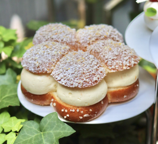Tropézienne à la fleur d’oranger et au Pastis, création du Chef Léandre Vivier au Burgundy Paris