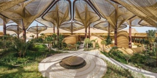 L’hôtel Six Senses Southern Dunes au cœur des dunes ocres d’Arabie saoudite