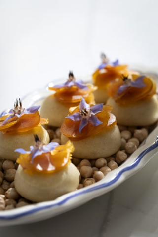 Assiette gastronomique raffinée servie au restaurant Les Trois Forts à Marseille