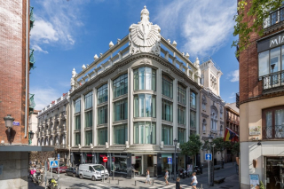 Façade du Room Mate Alicia sur la Plaza de Santa Ana, Madrid.