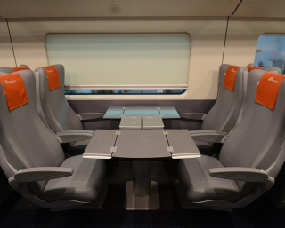 Classe Standard de Trenitalia Frecciarossa, avec une configuration de quatre sièges face à face.