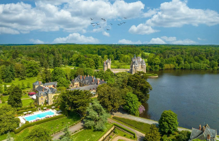 Le vaste terrain de l'hôtel avec golf © Domaine de la Bretesche