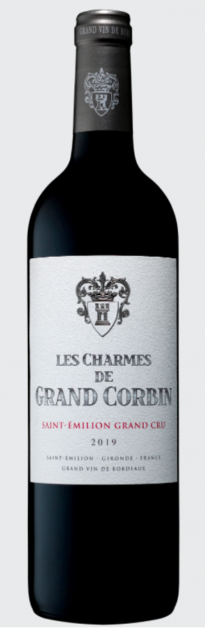 Bouteille de Les Charmes de Grand Corbin 2019, vin rouge de Saint-Émilion, présentée en bouteille sur fond neutre.