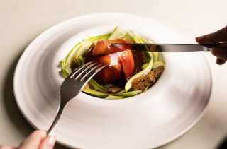 Une assiette d'Armani/Ristorante à Paris.
